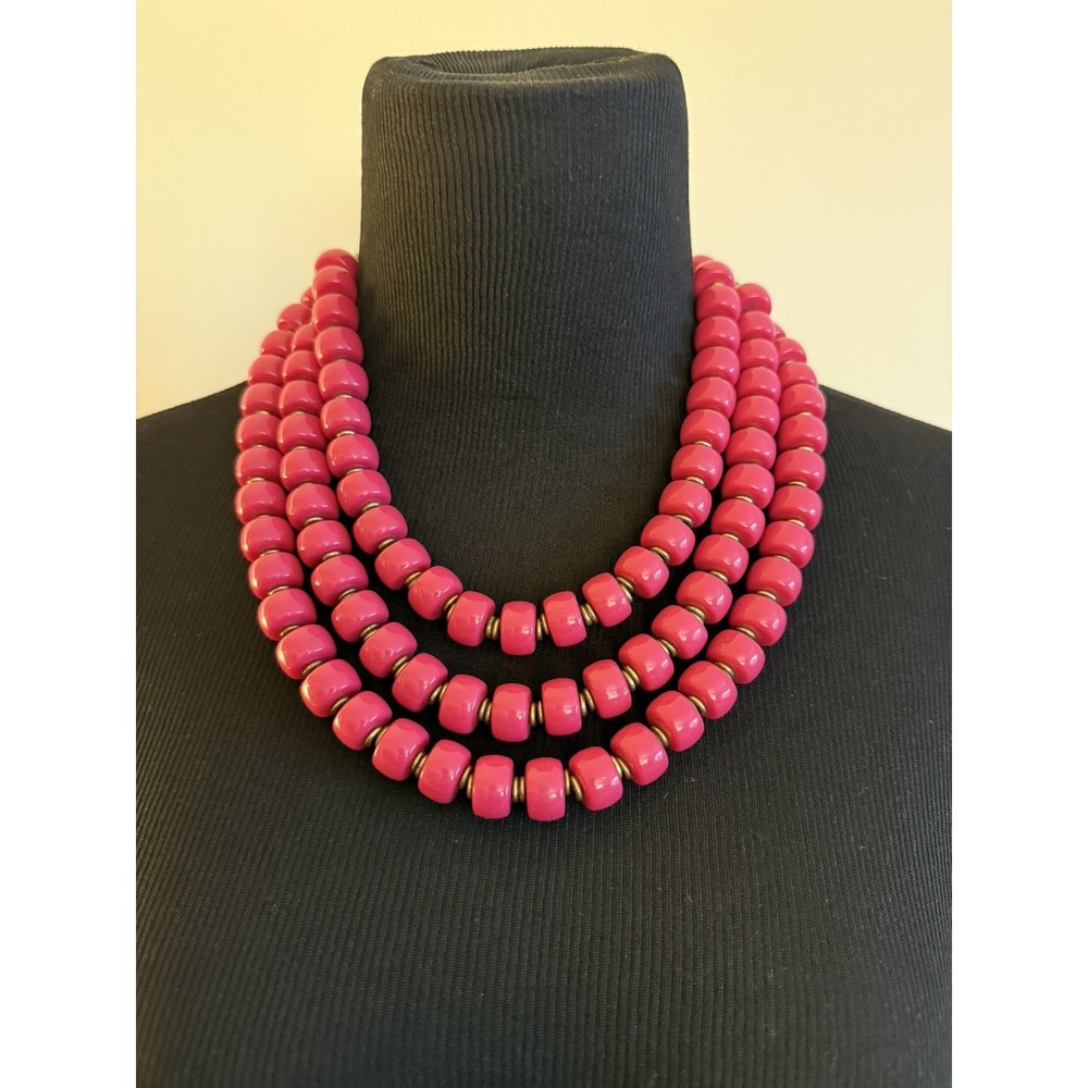 PREMIER DESIGNS VINTAGE 3-STRAND FUCHSIA NECKLACE WITH GOLD ACCENTS w EARRINGS